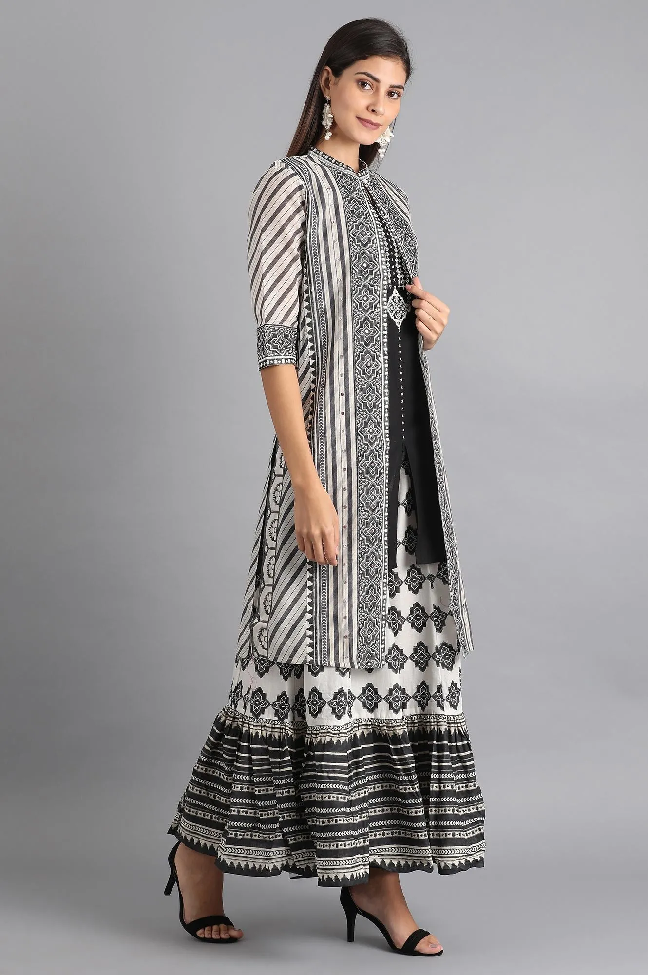 Black & White Printed Set