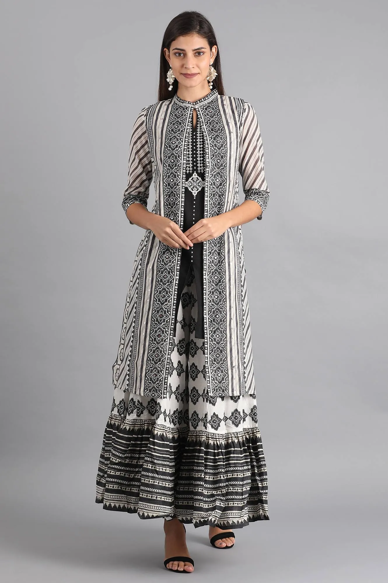 Black & White Printed Set