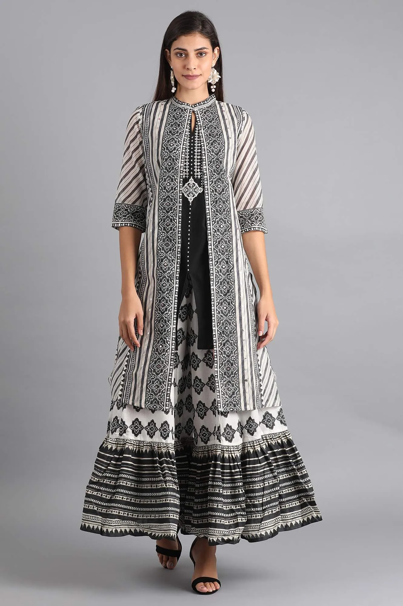 Black & White Printed Set