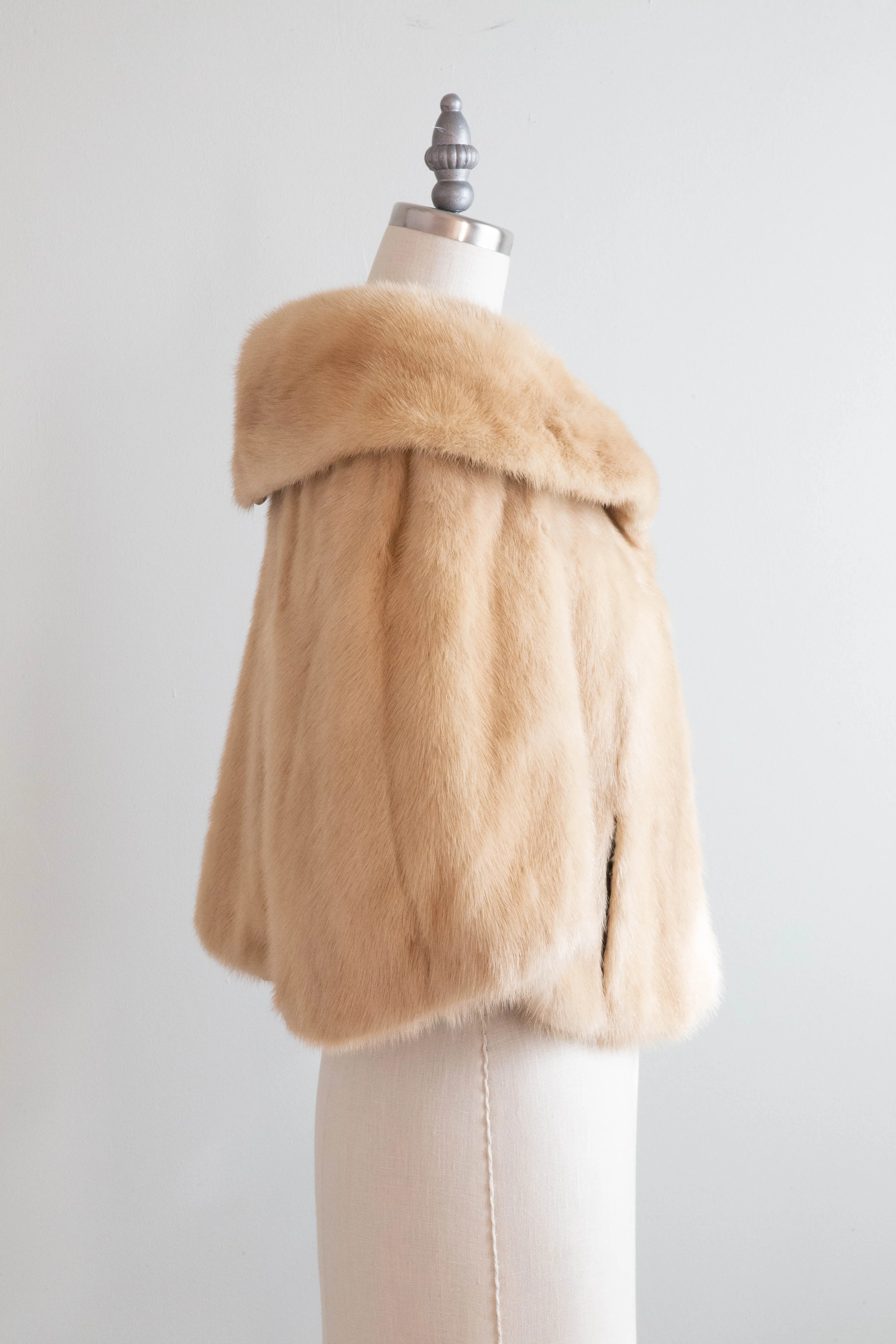Elegant 1950's Honey Blond Mink Cape / OSFM