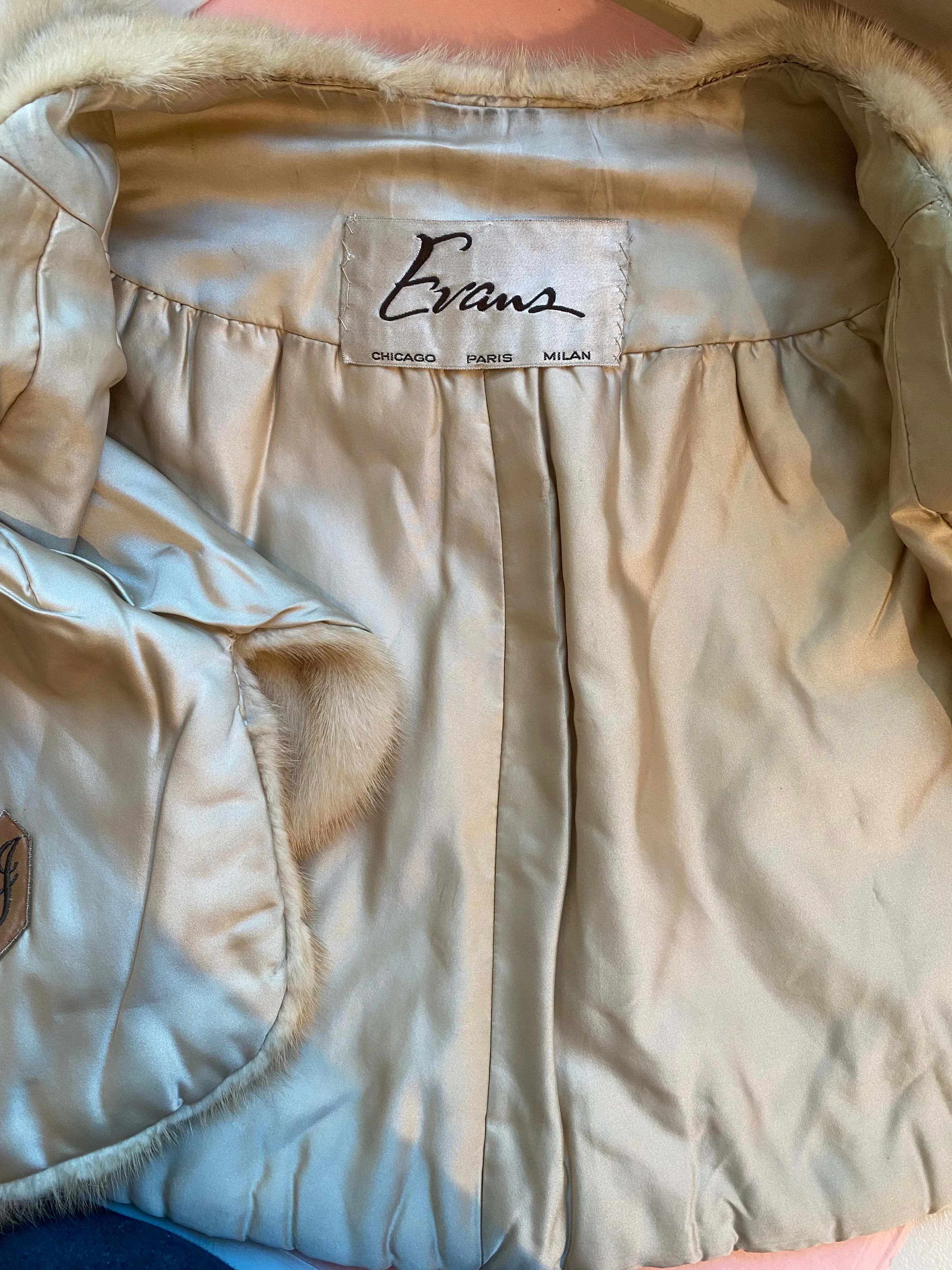 Elegant 1950's Honey Blond Mink Cape / OSFM