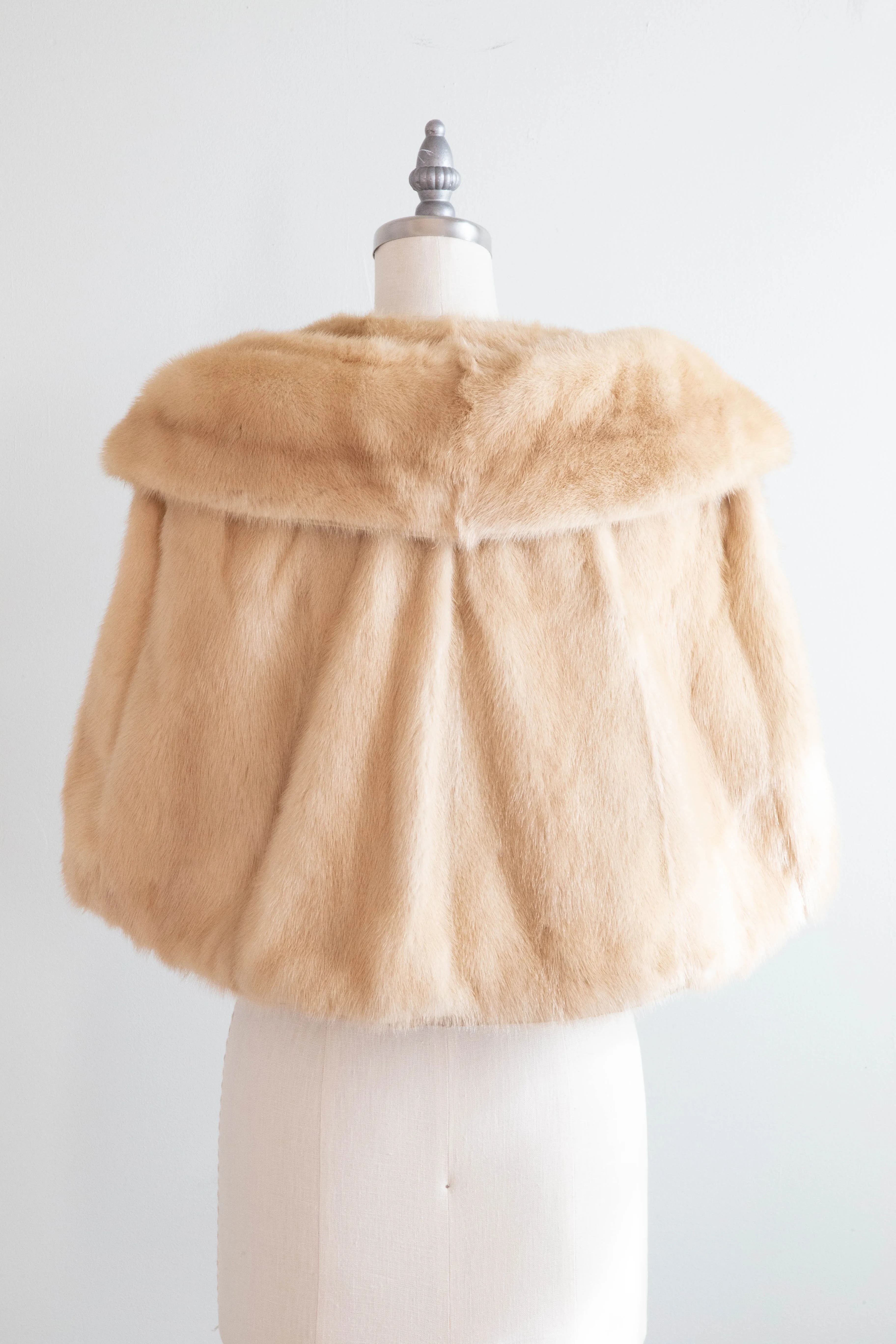 Elegant 1950's Honey Blond Mink Cape / OSFM