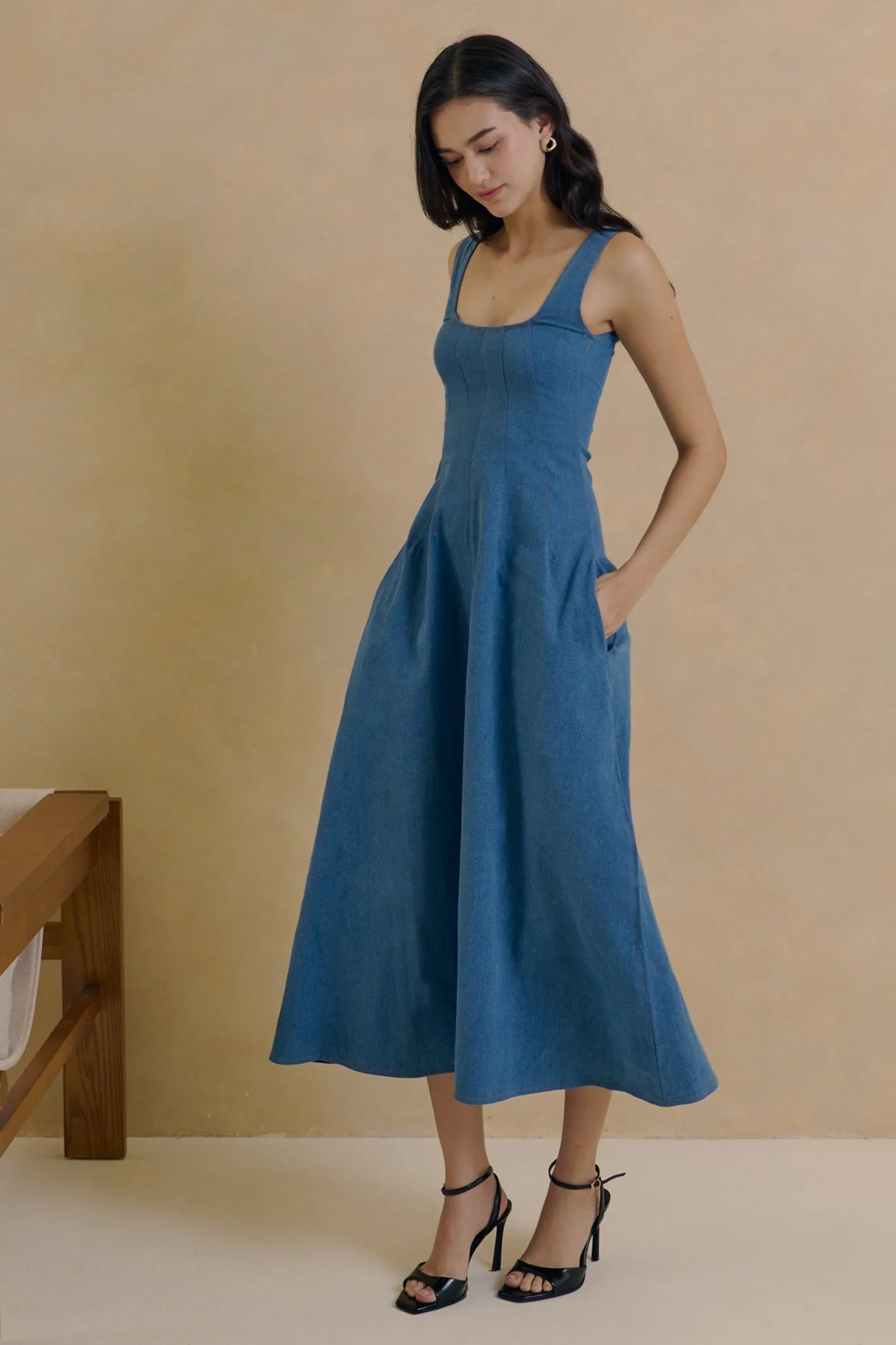 Go picnic with me sleeveless midi dress