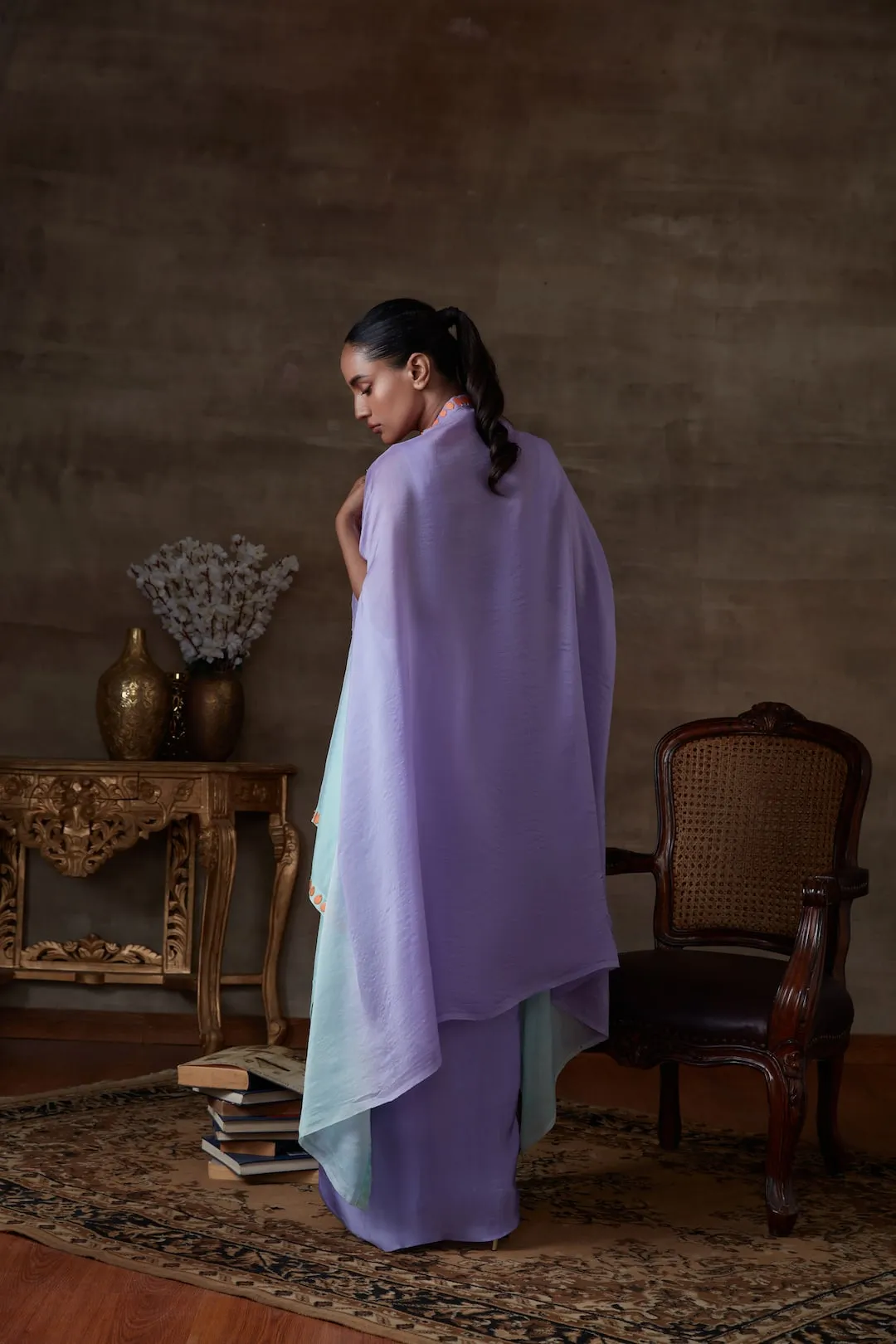 Lilac embroidered bustier with lungi and a cape