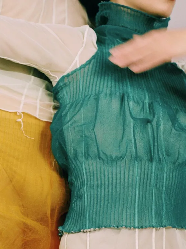 Monofilament turtleneck
