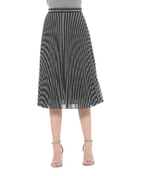 Pleated skirt with optical illusion